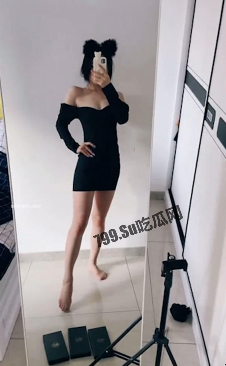 微博 抖音 网红「露露  酷酷的露」当过空姐的舞蹈生在线发骚展示一字马 第2张