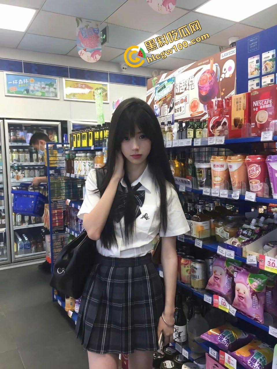 长沙民政JK清纯嫩妹反差婊【张雅萱】极品粉穴自拍全裸脱衣，尿盆诱惑洗澡供金主！独家曝光流出！  第1张