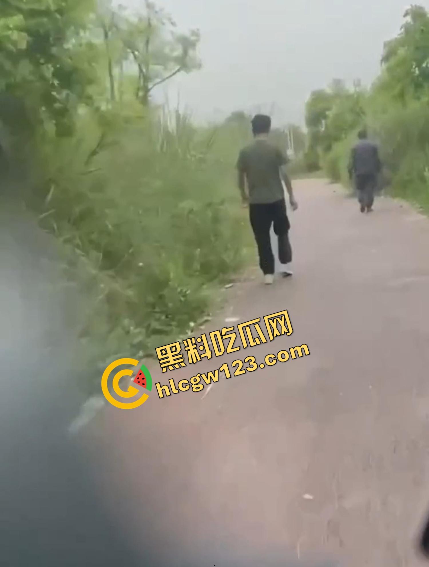 成都套套乐园，公园秒变野战广场，满地套套卫生纸，三步一个套五步一滩汁，精子浇灌绿化带！  第9张