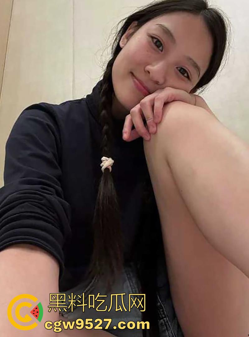 山东工艺美术学院【赵可儿】，御姐身材长腿尤物，白天陪金主旅游，晚上当性奴母狗，小穴淌精超淫乱！  第1张