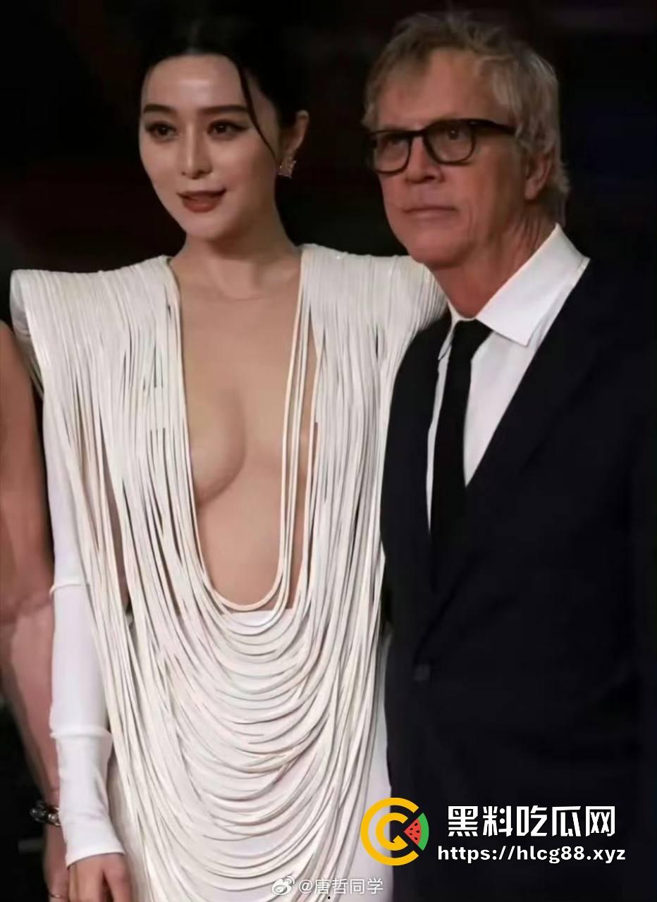 范冰冰终于复出！爆冷当选柏林电影节评委 深V露奶礼服性感出场 胸贴走光引爆全场！  第7张