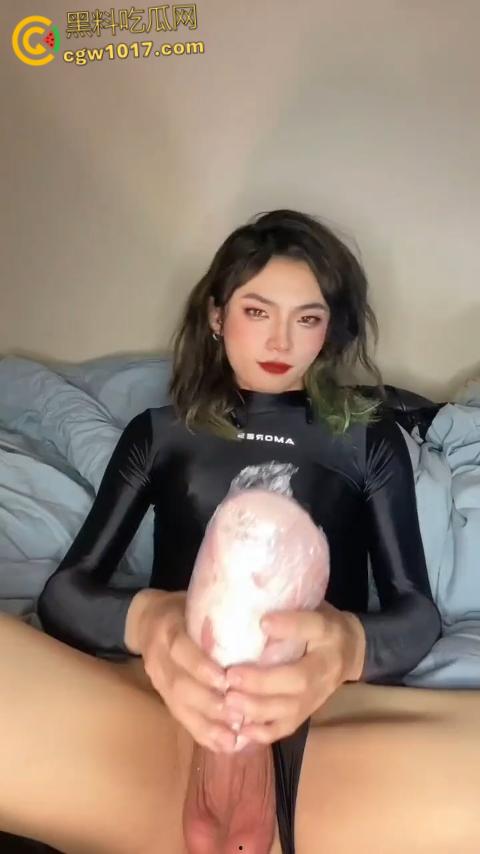 推特抽象男娘【小樱】 玩猪肉飞机杯！保鲜膜裹猪肉撸鸡巴射精，猪肉飞机杯白浊横流，猎奇画面视觉冲击拉满！  第5张