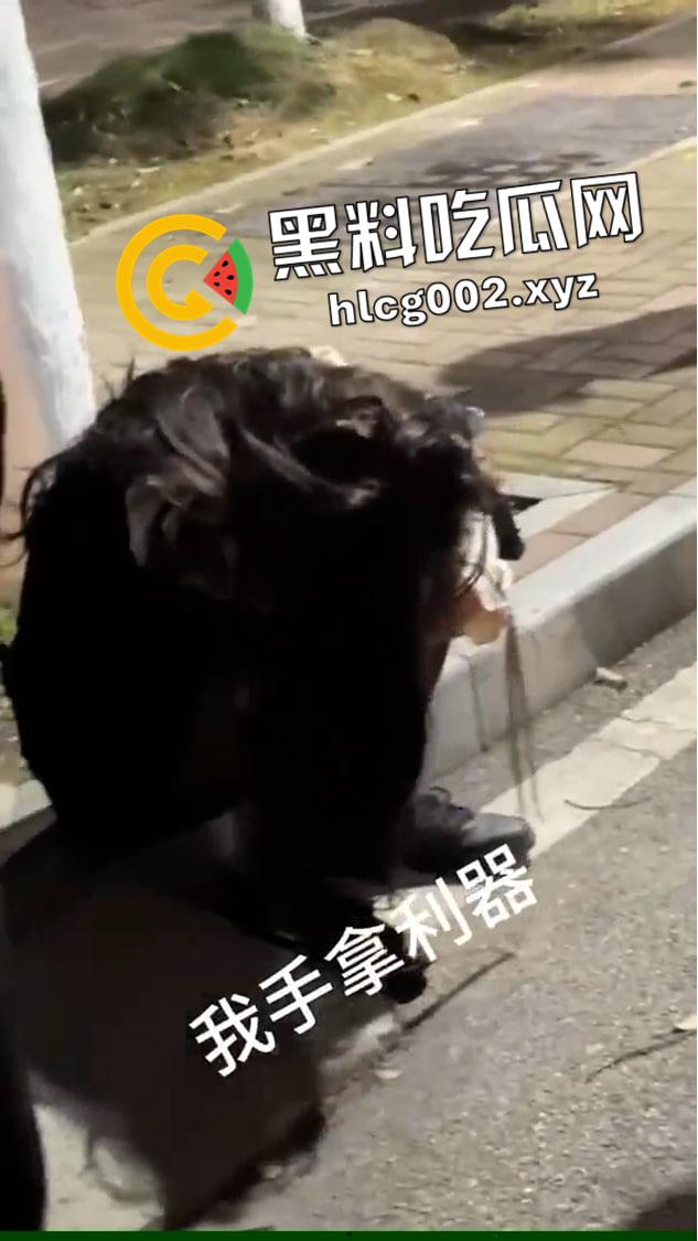 湖南长沙职业技术学院 男扮女装进女生宿舍猥亵  被抓到当众处刑 这就是大屌萌妹吗 第2张