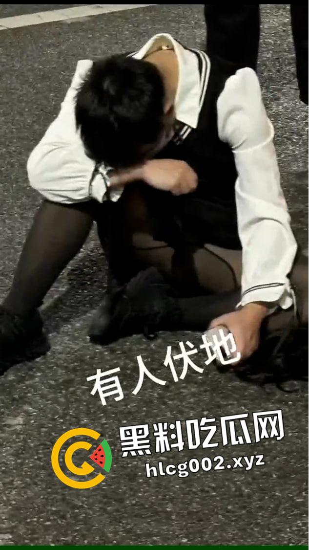 湖南长沙职业技术学院 男扮女装进女生宿舍猥亵  被抓到当众处刑 这就是大屌萌妹吗 第3张