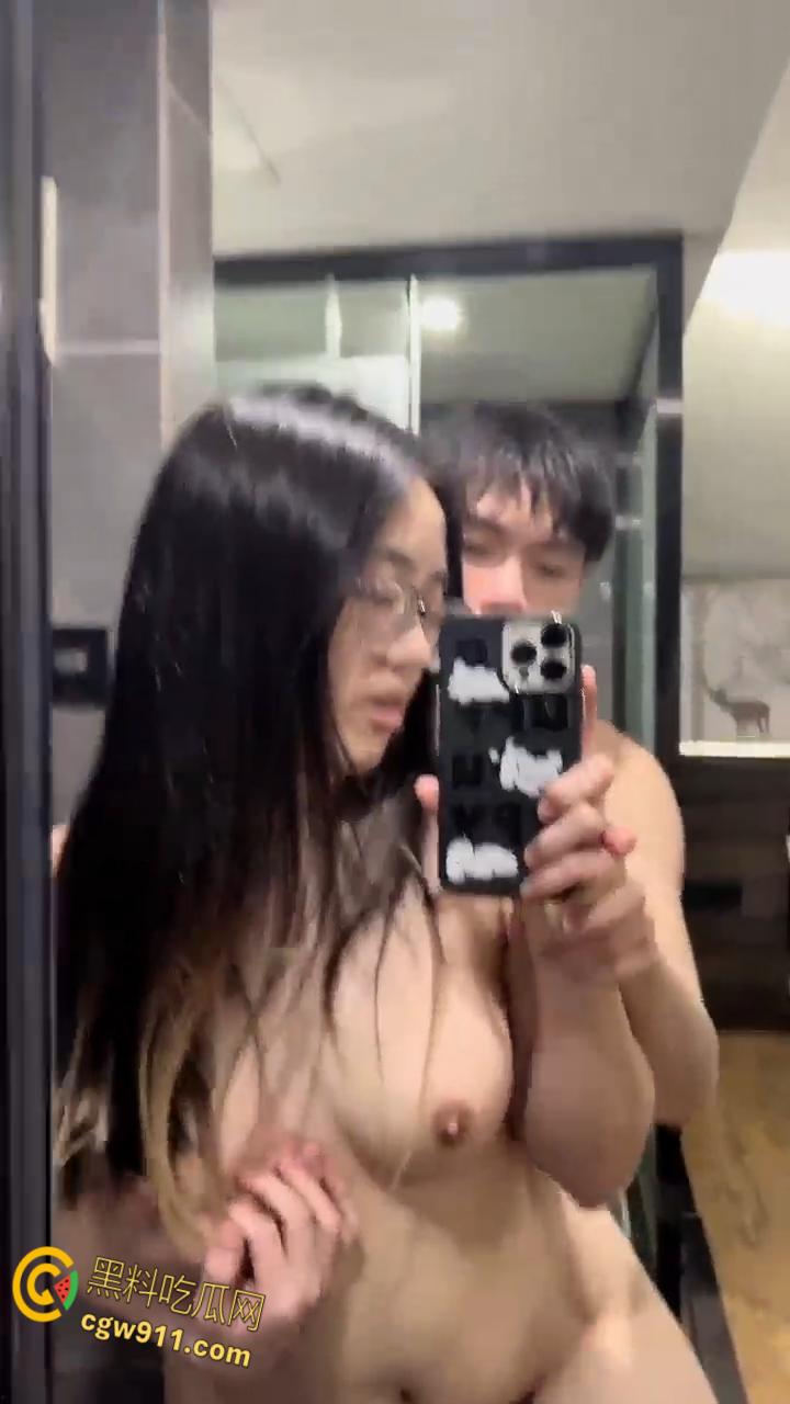 山西临汾微胖学妹【徐淼淼】，与男友酒店镜前后入自拍，极品翘臀后入爆操，白嫩巨乳晃动不止！  第7张