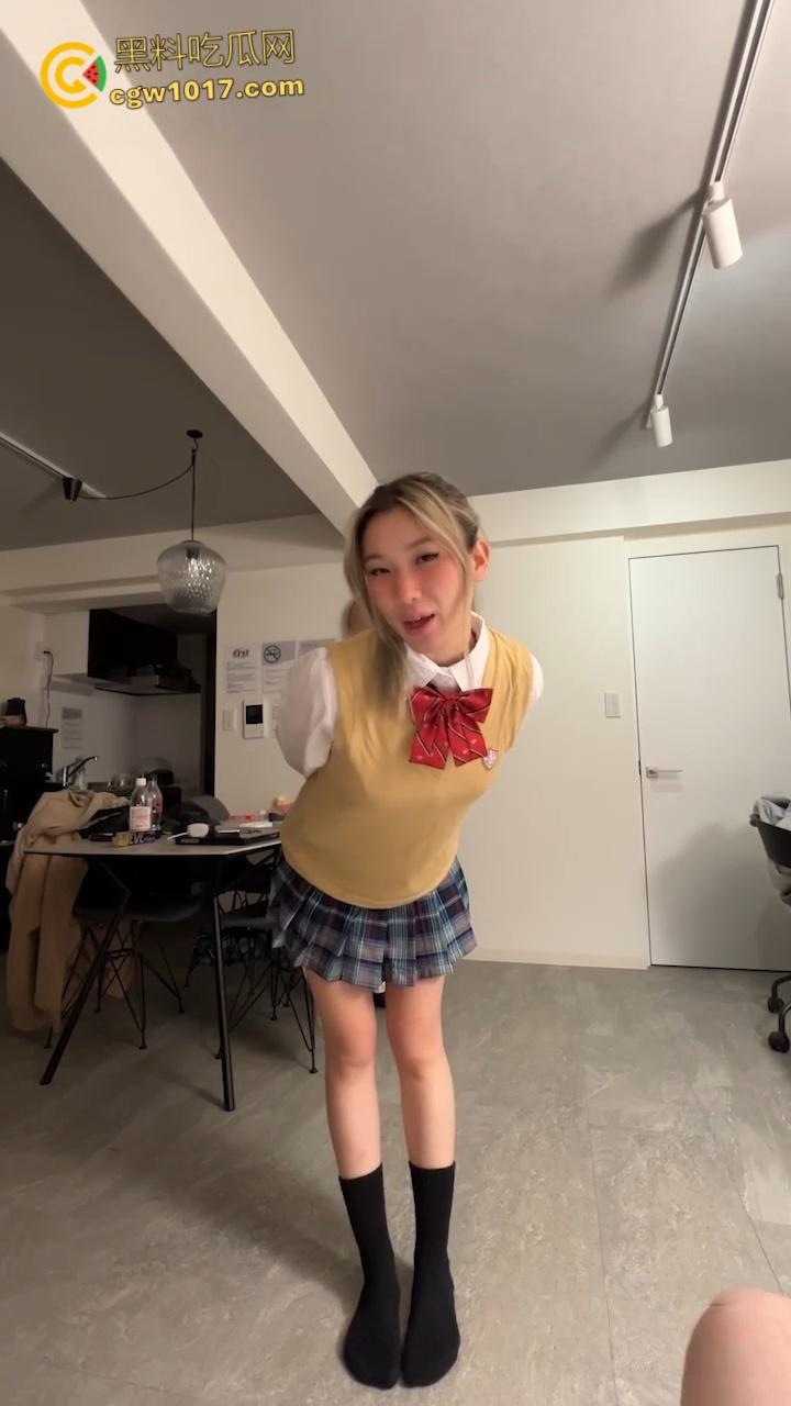 欧美高颜值网红【Lillienue】,JK制服巨乳脱衣揉奶,跪地深喉口交,飞机杯撸管榨精,闭眼享受口爆吞精! 第1张 欧美高颜值网红【Lillienue】,JK制服巨乳脱衣揉奶,跪地深喉口交,飞机杯撸管榨精,闭眼享受口爆吞精! 第1张