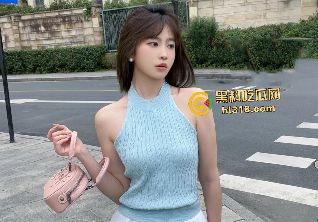 少女家庭摄像头遭黑客入侵！被发现饥渴难耐勾引猫咪舔逼，小舌头舔的比人还要机灵！  第1张