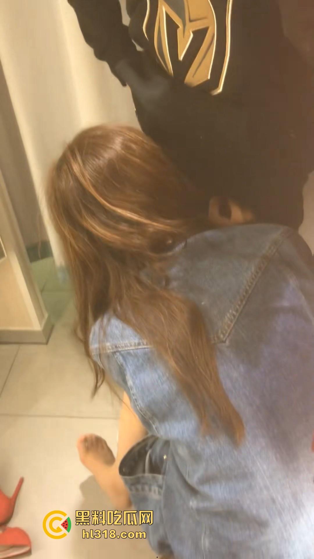 商场试衣间再现口交性爱，肉丝美女露脸深情舔屌，疯狂展示精湛口技榨精，娇喘淫靡销魂！  第5张