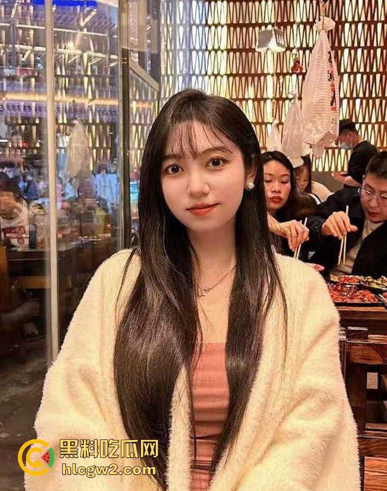 郑州艺术职业大学大长腿模特【宦嘉】酒店遭摄影师潜规则 口爆全程无毛白虎没操到 摄影师哭崩在厕所！  第3张