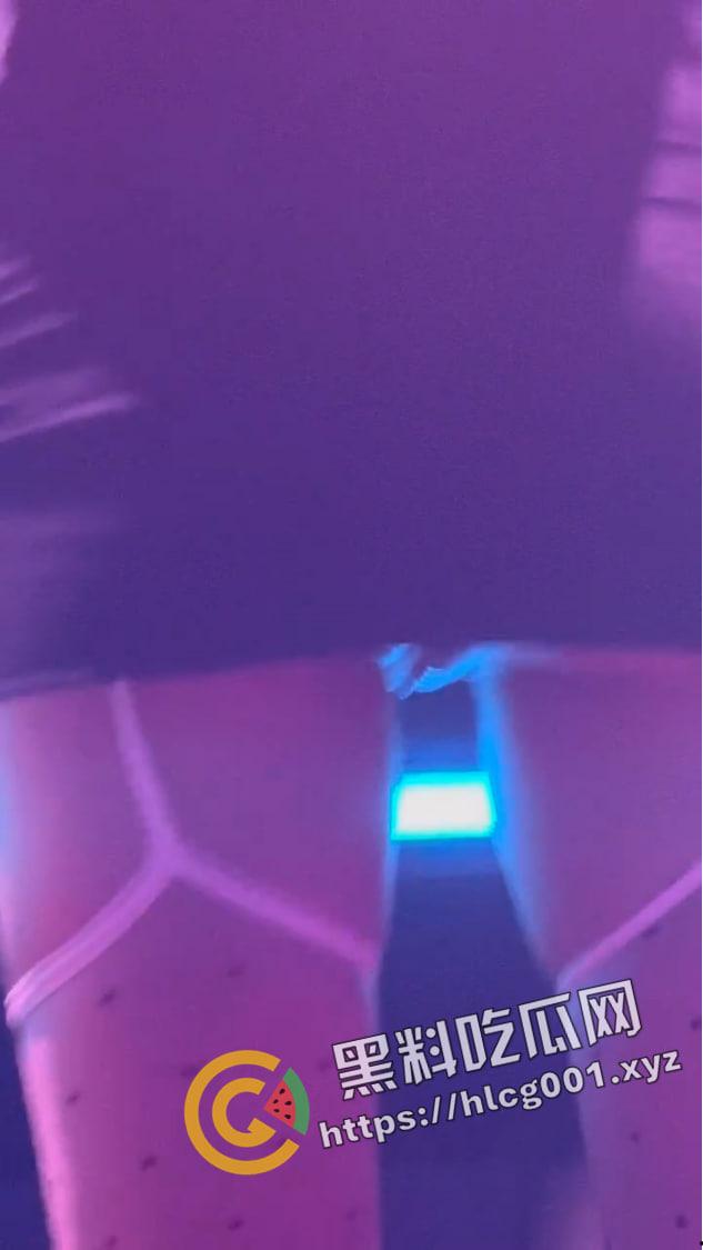 广东女DJ的发财之道 打碟不穿内裤 饱满鲍鱼展现无余  全年演出被排满 真财富密码 第2张