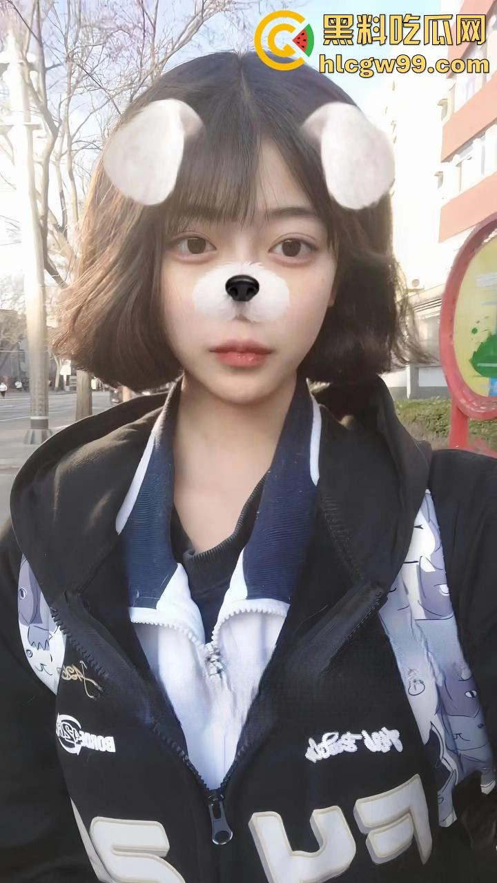 南京城市学院服装表演大一学妹【孙珊】裸聊视频曝光，极品美乳粉嫩玉足私拍流出，足控舔屏福利！  第2张