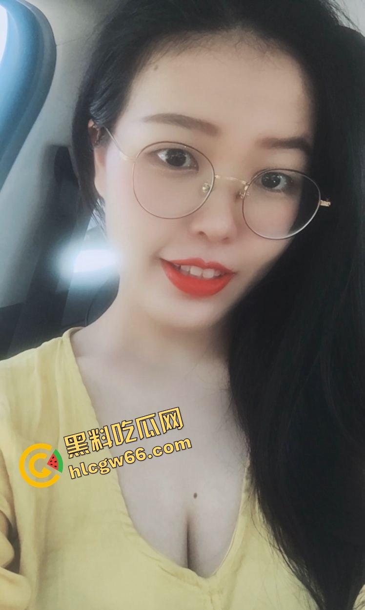 重庆眼镜学生妹【景浩】从图书馆到酒店，眼镜装纯黑丝撅臀骚穴被网友无套后入，带闺蜜野外露逼赚外快！  第5张