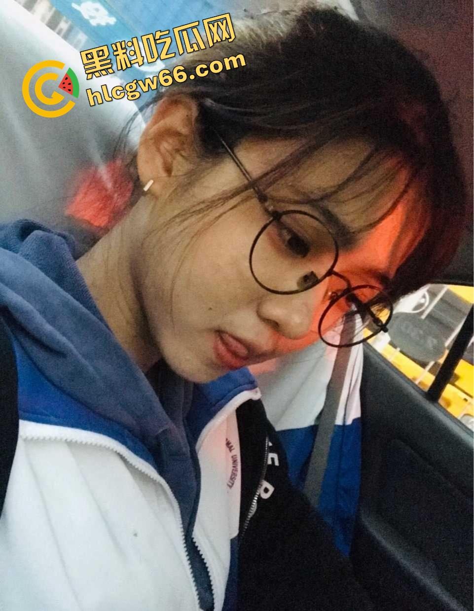 重庆眼镜学生妹【景浩】从图书馆到酒店，眼镜装纯黑丝撅臀骚穴被网友无套后入，带闺蜜野外露逼赚外快！  第6张