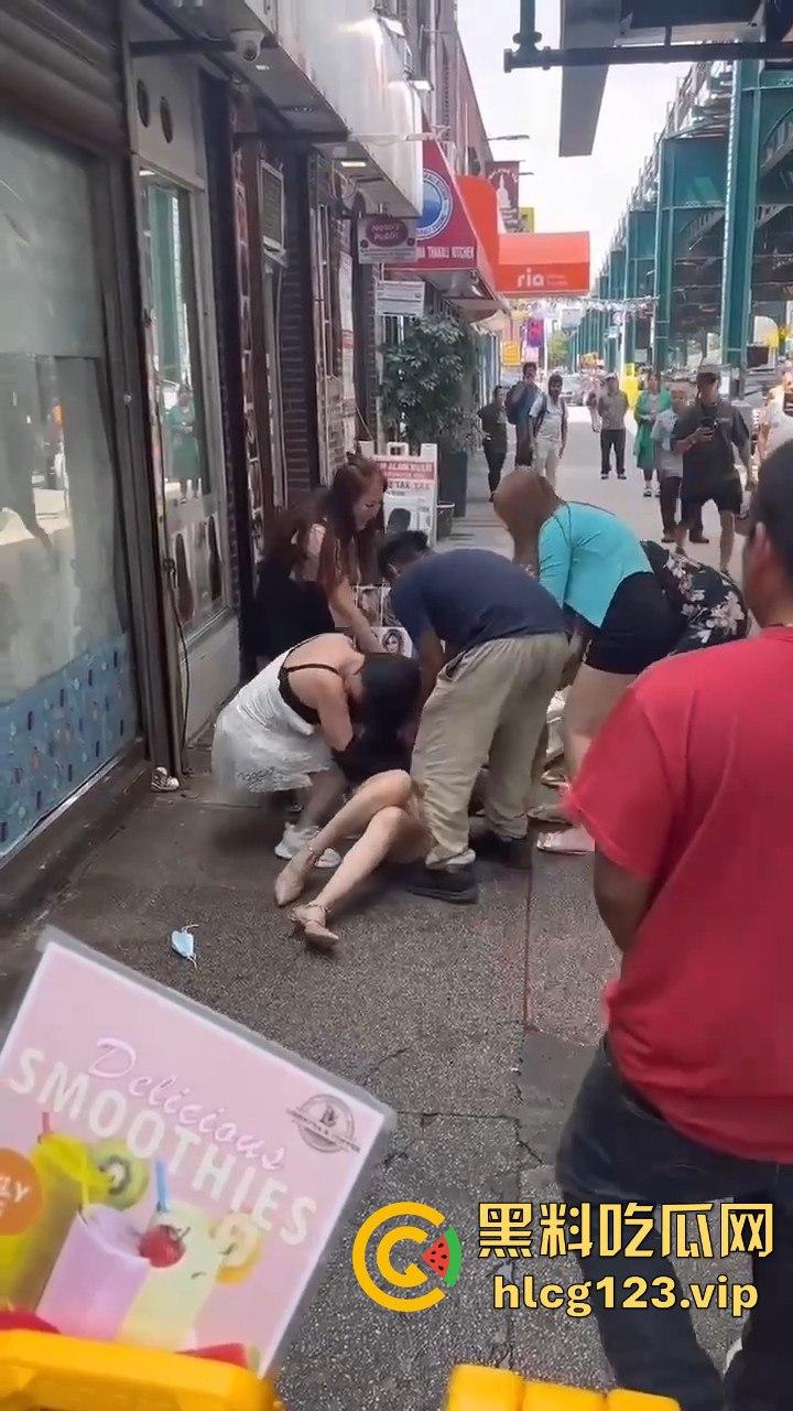 纽约华人区站街女为抢客户互殴，白天华人打晚上洋马拼，唐人街的行情卷成这样了？  第2张