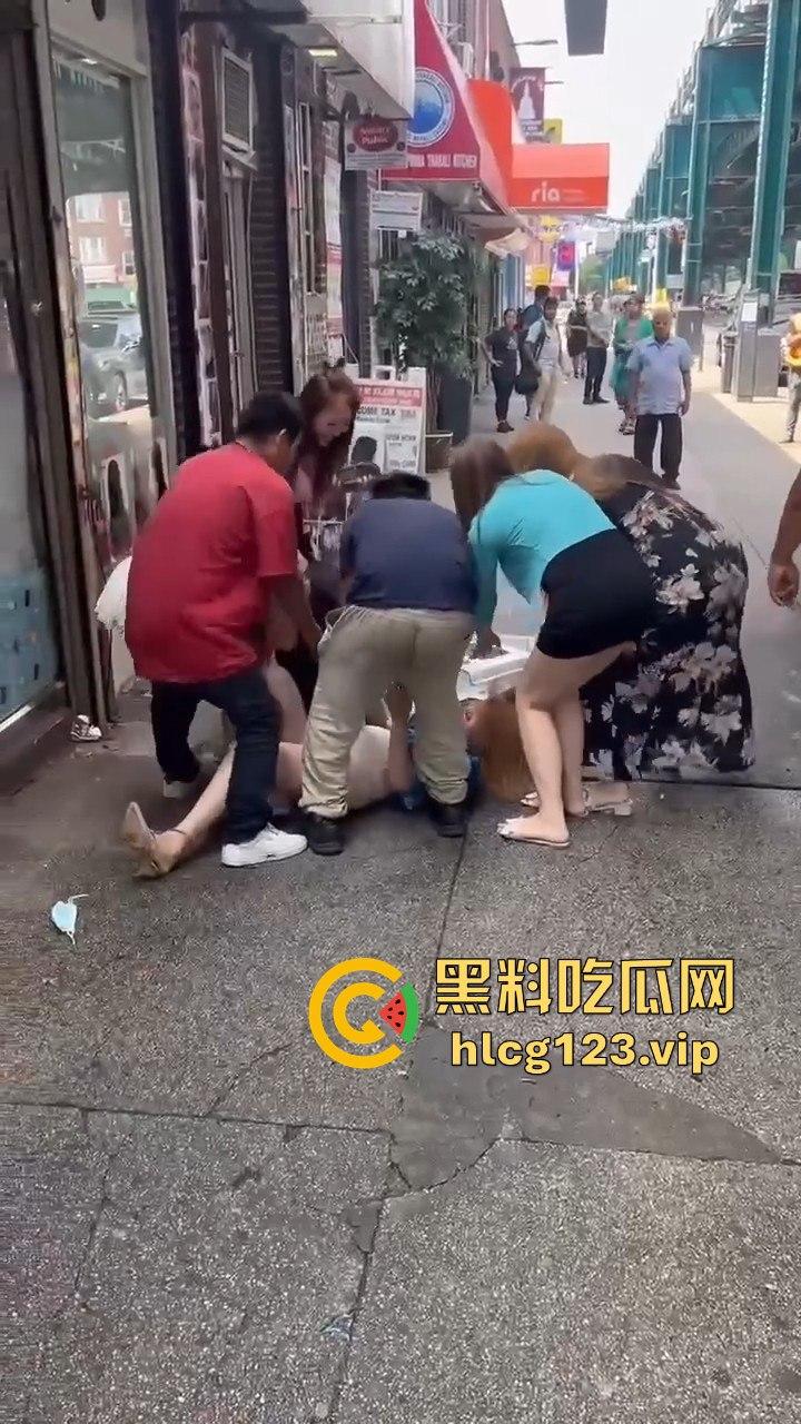 纽约华人区站街女为抢客户互殴，白天华人打晚上洋马拼，唐人街的行情卷成这样了？  第3张