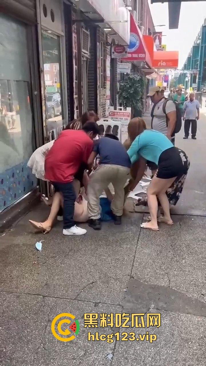 纽约华人区站街女为抢客户互殴，白天华人打晚上洋马拼，唐人街的行情卷成这样了？  第4张