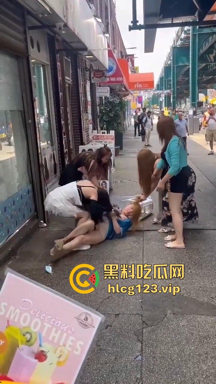 纽约华人区站街女为抢客户互殴，白天华人打晚上洋马拼，唐人街的行情卷成这样了？  第7张