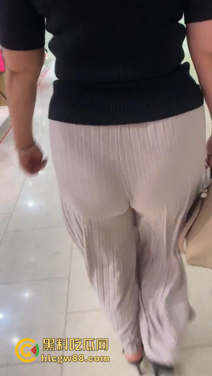 三十女人如老虎！精神小伙榜上熟女富婆 少妇身穿黑丝只为小情人更猛的抽插 性欲极强 小伙你顶不顶的住呀  第4张