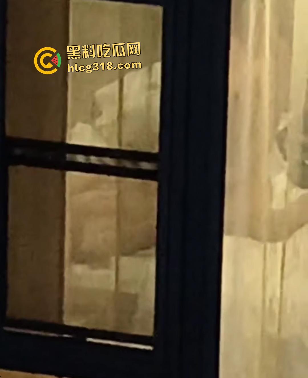 黑丝女口交脚翘高不拉窗帘做爱！三男一女偷拍笑称水平绝顶！还笑？下一个就是多P你！  第5张