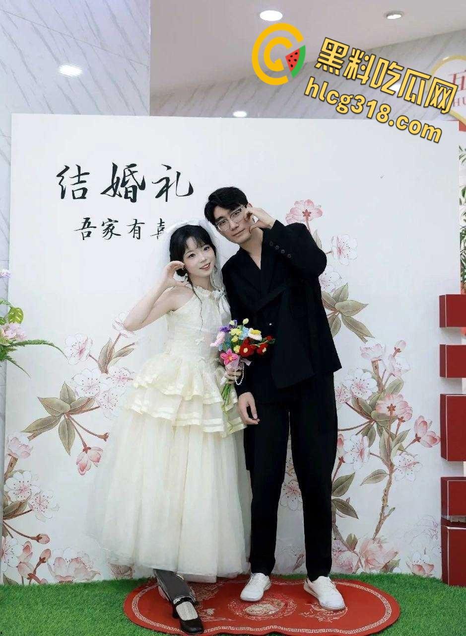 江苏清纯新娘【周旋】，结婚前晚的单身派对玩情趣婚纱，与前男友最后一次无套深入交流 !  第1张