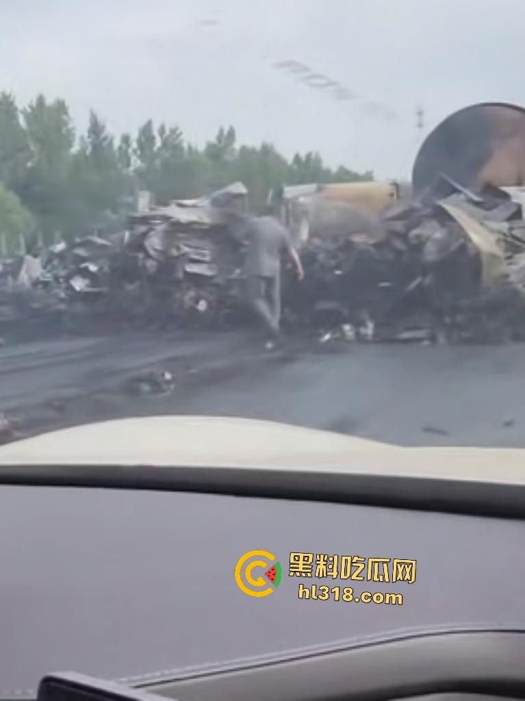 京哈高速四平段凌晨突发车祸！大货车油罐车猛撞起火，网友高速竟限速80真害人！  第5张