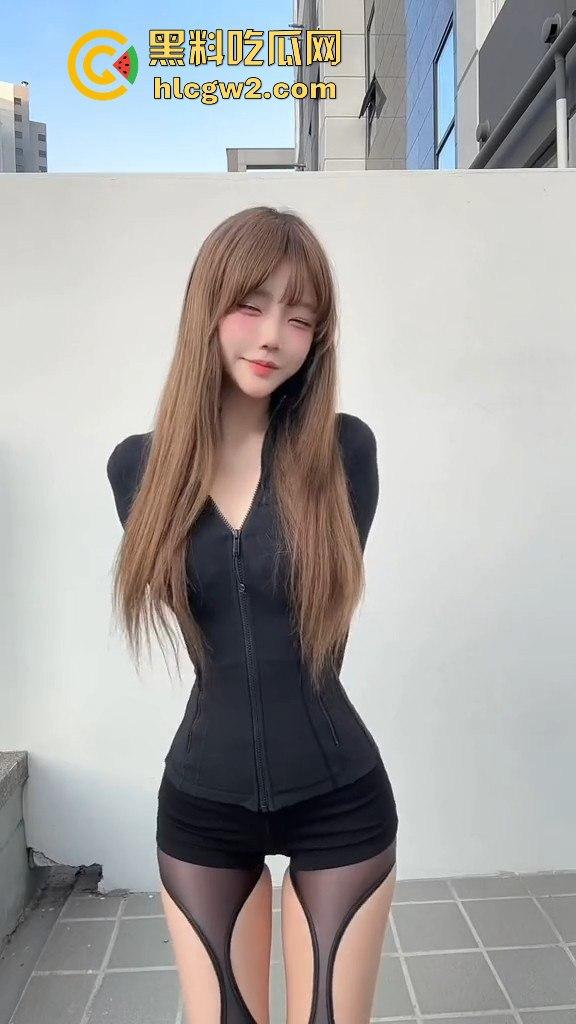 抖音222万粉丝女神【ciu7】不雅自拍外泄！19岁韩国留学生S型身材太撩人，蜂腰翘臀巨乳让人沦陷！  第5张