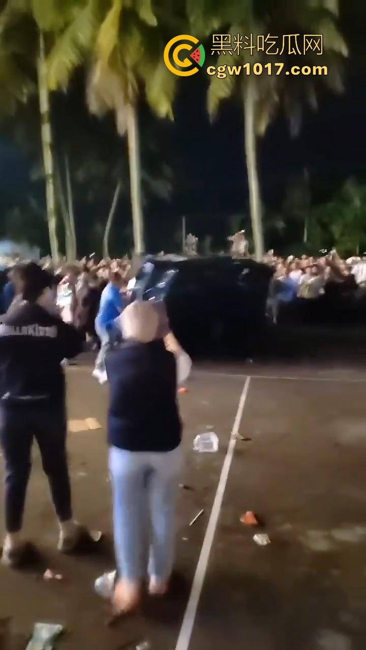 海南琼中爆发大规模群体抗争!因海南天然橡胶产业集团偷砍农民的槟榔田爆发,现场的农民们情绪机动! 第2张 海南琼中爆发大规模群体抗争!因海南天然橡胶产业集团偷砍农民的槟榔田爆发,现场的农民们情绪机动! 第2张