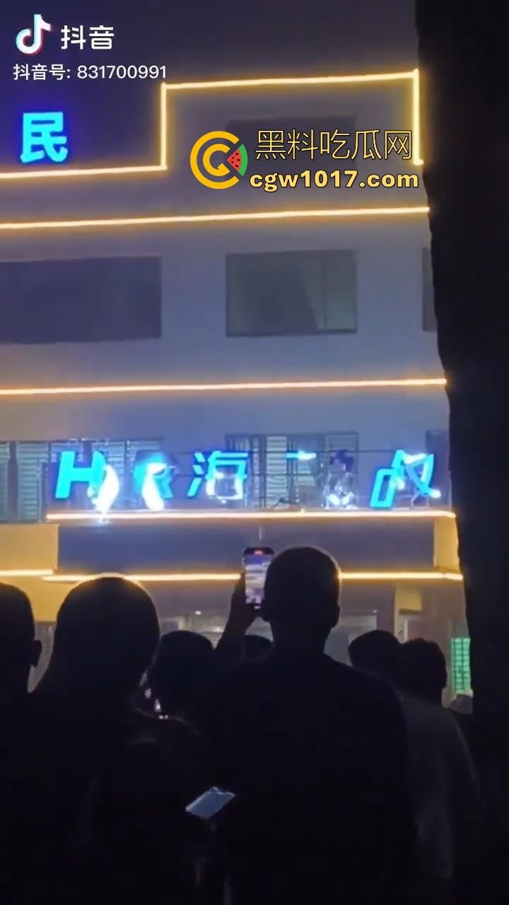 海南琼中爆发大规模群体抗争!因海南天然橡胶产业集团偷砍农民的槟榔田爆发,现场的农民们情绪机动! 第5张 海南琼中爆发大规模群体抗争!因海南天然橡胶产业集团偷砍农民的槟榔田爆发,现场的农民们情绪机动! 第5张