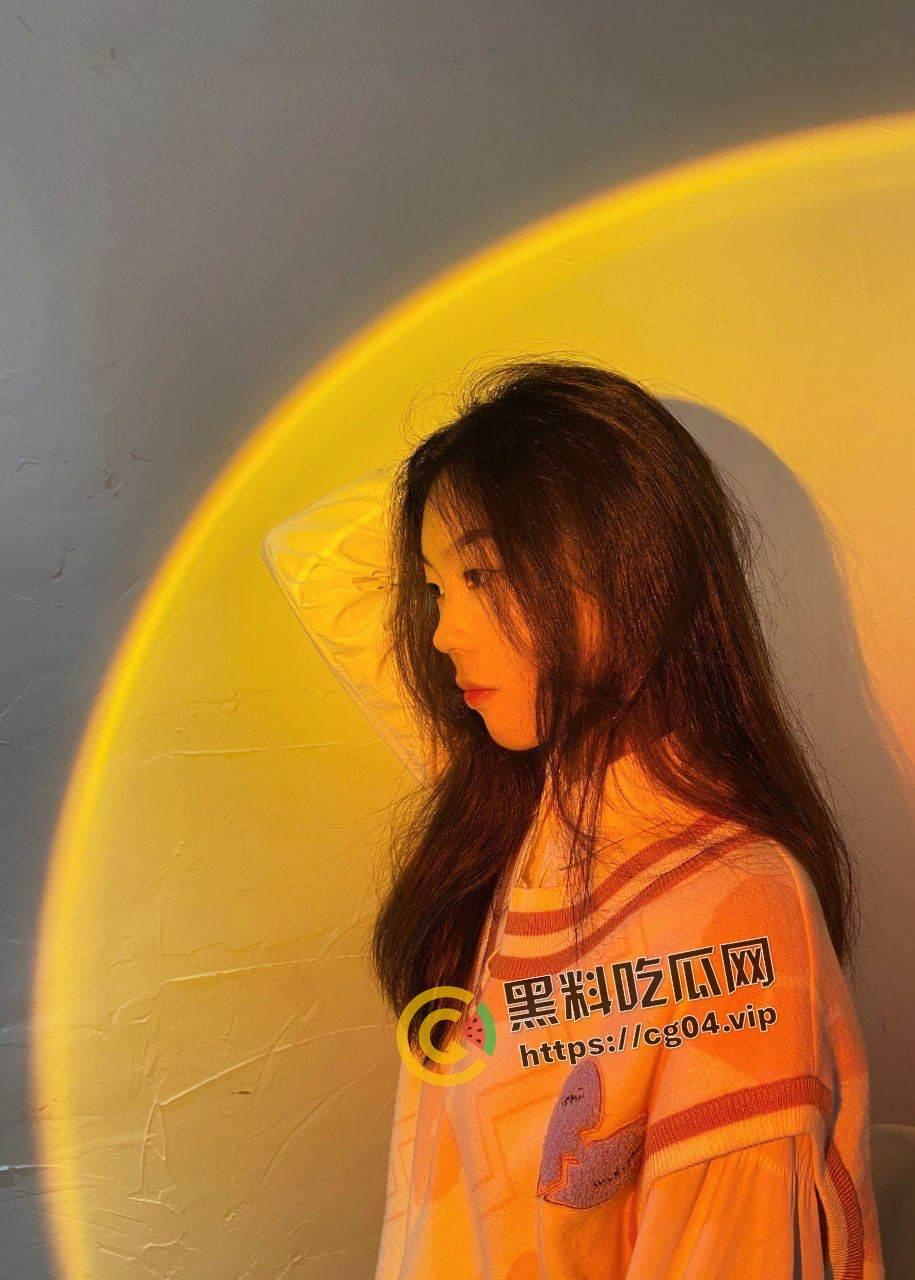 惊鸿一瞥！偷拍学委如厕被发现 不要误会李嘉琪同学 我只是想与你深入讨论更伟大的问题  第2张