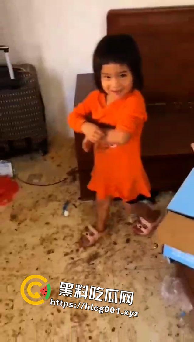 海南澄迈 几个幼儿被关家无人看管 一天没饭吃 屎尿弄一地有人生没人养 第4张 海南澄迈 几个幼儿被关家无人看管 一天没饭吃 屎尿弄一地有人生没人养 第4张