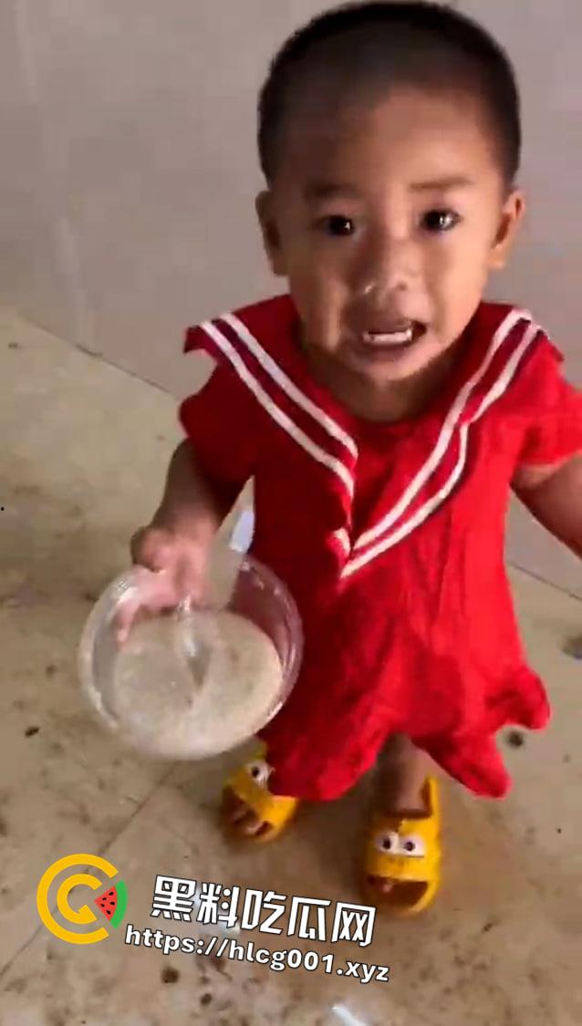 海南澄迈 几个幼儿被关家无人看管 一天没饭吃 屎尿弄一地有人生没人养 第5张 海南澄迈 几个幼儿被关家无人看管 一天没饭吃 屎尿弄一地有人生没人养 第5张