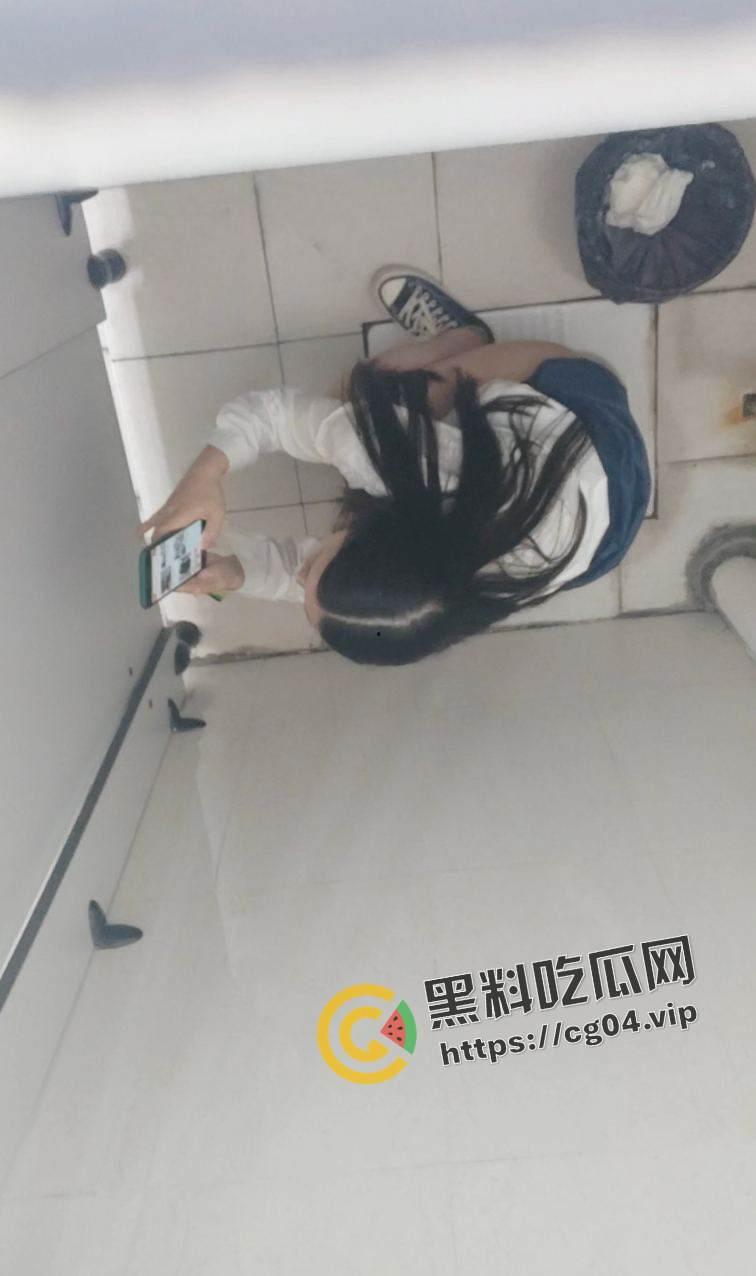 惊鸿一瞥！偷拍学委如厕被发现 不要误会李嘉琪同学 我只是想与你深入讨论更伟大的问题  第9张