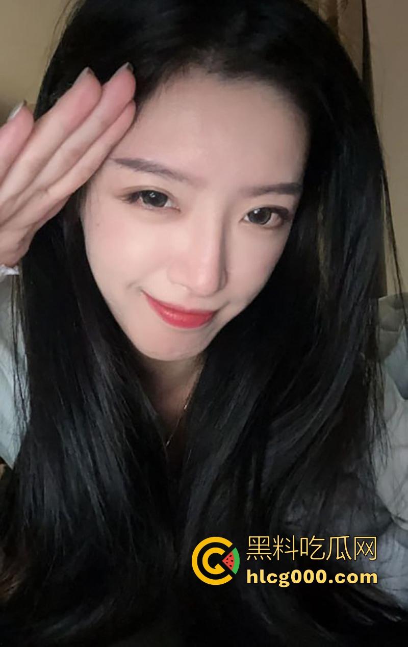 广州大学性感学妹【林依莲】约炮同城大屌弟弟玩内射，朋友圈里几乎睡个遍，彻底颠覆清纯形象！  第1张