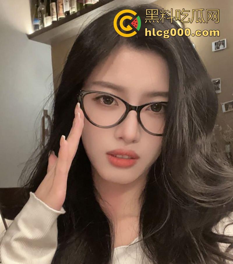 广州大学性感学妹【林依莲】约炮同城大屌弟弟玩内射，朋友圈里几乎睡个遍，彻底颠覆清纯形象！  第2张