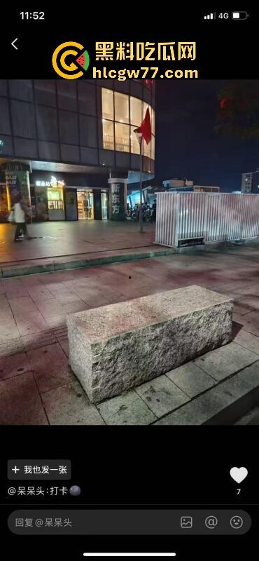 抖音热搜！广州某通讯录酒吧门 三人酒后互吃原视频来袭 三个男的大街上口 两个喝醉0给1口 内容炸裂！  第13张