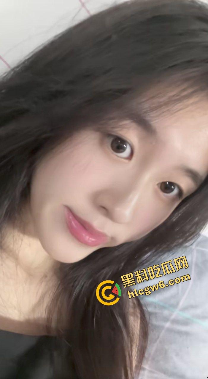 抖音湖南工业大专反差婊骚鸡『沛沛不会扭』私拍脱衣裸露大奶供金主观赏！原创独家真实曝光！  第3张