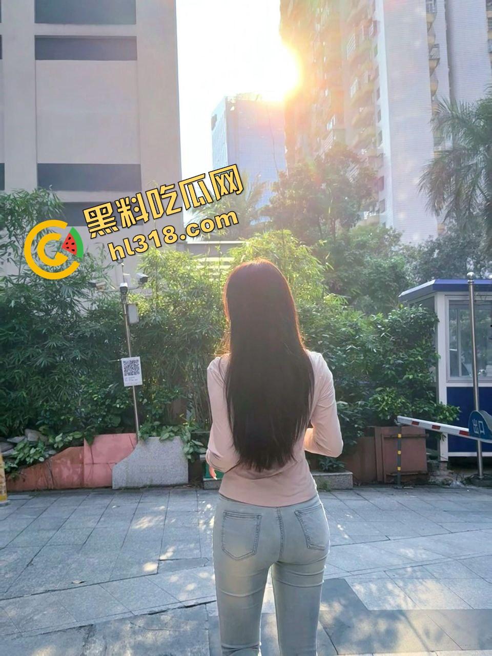 一根根本不够用，女友大胃口两根振动棒齐上阵，塞到高潮全程翻白眼还嫌不过瘾，这才是真正的骚货！  第5张