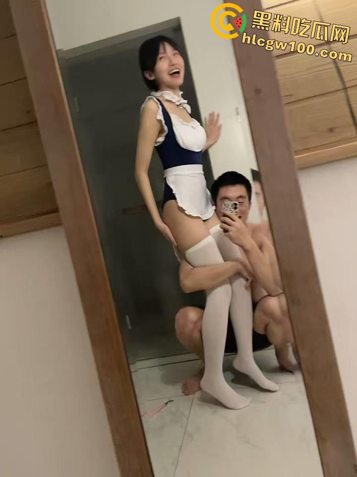 二代哥包养记录，一男配三女有钱真是好，无套后入猛操骚逼，骑脸口爆毫不心疼嘴巴都快被操肿了  第13张