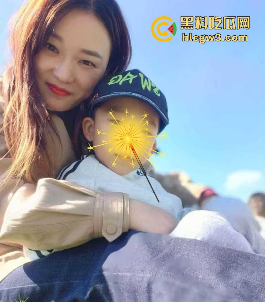 江苏连云港骚货人妻『唐凝钰』偷情视频疯传 掰腿玩各种姿势 老公不在家她带炮友翻云覆雨潮吹床单湿透！  第3张