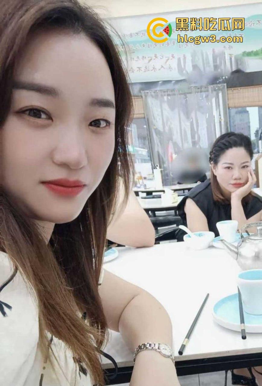 江苏连云港骚货人妻『唐凝钰』偷情视频疯传 掰腿玩各种姿势 老公不在家她带炮友翻云覆雨潮吹床单湿透！  第8张