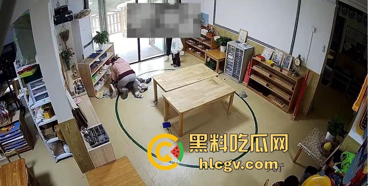 长沙幼儿园虐童！孩子被两名老师拖地打，家长怒发视频控诉！  第10张