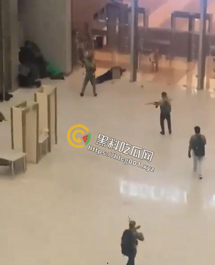 俄罗斯莫斯科附近克洛库斯市政厅枪击事件 特种部队突袭大楼大战恐怖分子  死亡上百人 遍地尸体 现场直达 第5张