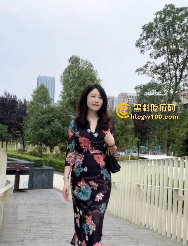 气质嫂子以身抵债,肉体500一次相当公道,老公欠债还不上,嫂子主动肉偿,乡里乡亲全来帮忙了! 第2张 气质嫂子以身抵债,肉体500一次相当公道,老公欠债还不上,嫂子主动肉偿,乡里乡亲全来帮忙了! 第2张