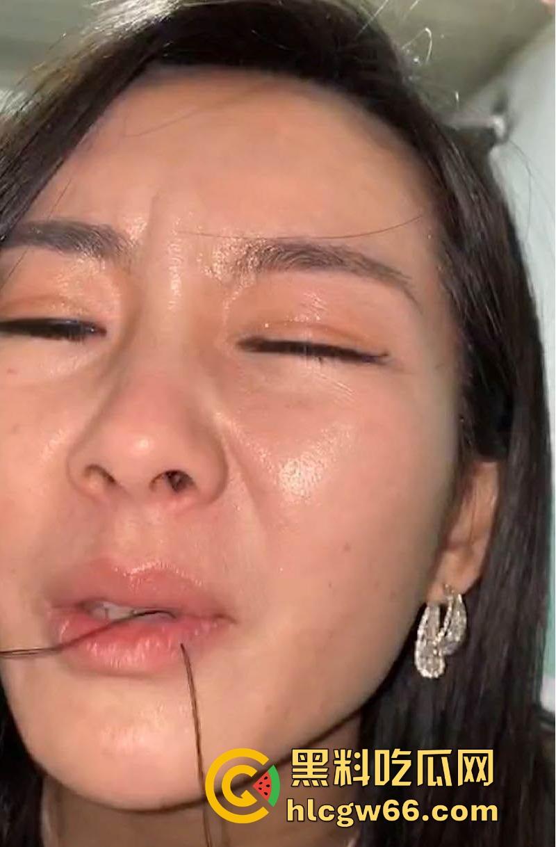 两女PK惩罚被主人把嘴缝在一起 过程居然毫无反抗 钢针刺进嘴巴看着都痛 不说还以为是缅北园区新惩罚呢  第6张