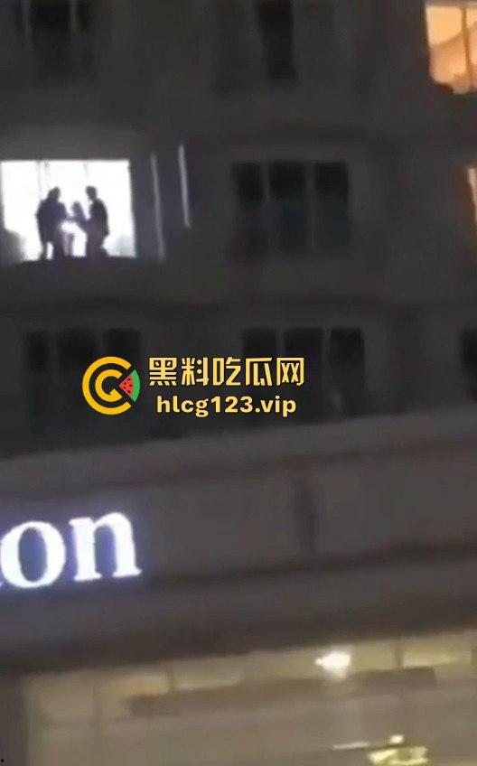 兄弟双飞皮影戏？希尔顿VIP才能看到的画面，有钱人果然懂得玩花样！  第3张