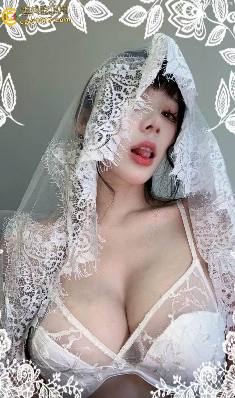 极品福利姬【九言】，COS化身圣洁修女，巨乳乳交阳具挑逗，露奶白丝吸奶器自慰，妖娆舞姿超强性张力！  第3张