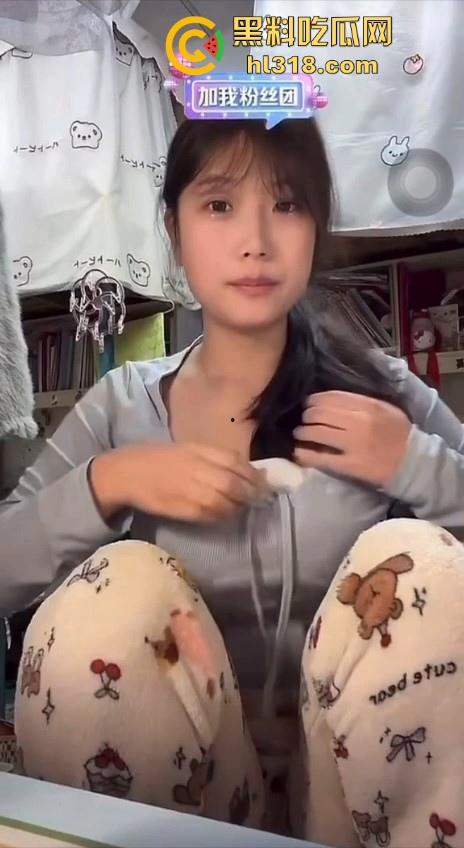 极品女大直播擦边卖货，硕大巨乳引人注目，都不知道她说什么了一心只盯着胸，眼睛移都移不开！  第8张