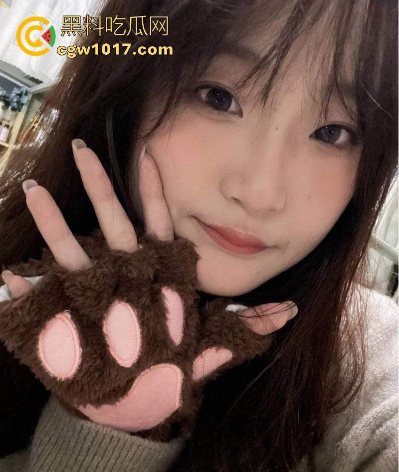 湖北职业学院【江雯彤】恋爱时疯狂榨干男友钱包，分手后被狠心曝光，教室后排自慰调教，传统位爆操，第一母狗实锤！  第2张