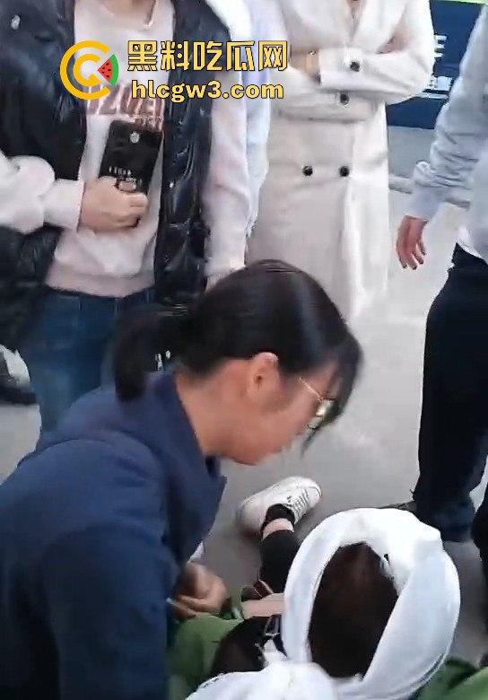 顺德梁球锯职业学校学生跳河自杀，校方没收手机逼出人命！母亲校门口哭到休克，学校冷血旁观！  第8张