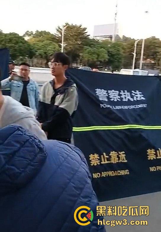 顺德梁球锯职业学校学生跳河自杀，校方没收手机逼出人命！母亲校门口哭到休克，学校冷血旁观！  第9张